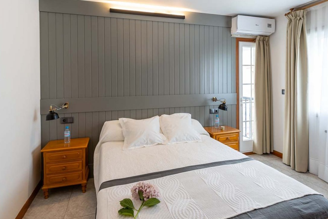 Habitación con balcón exterior