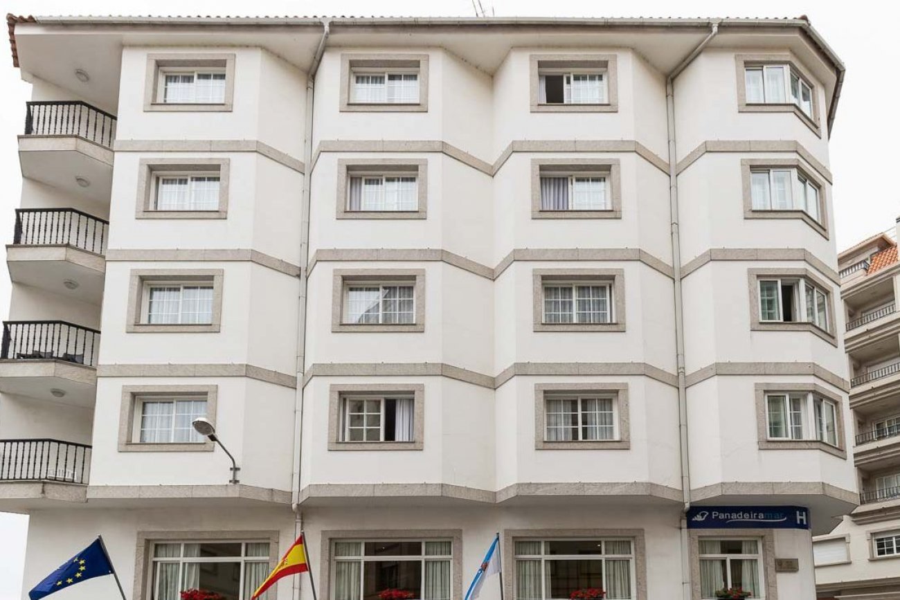 Fachada del Hotel Panadeira Mar en Sanxenxo
