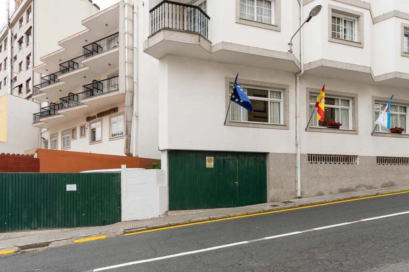 Parking opcional situado en la fachada del hotel Panadeira Mar.